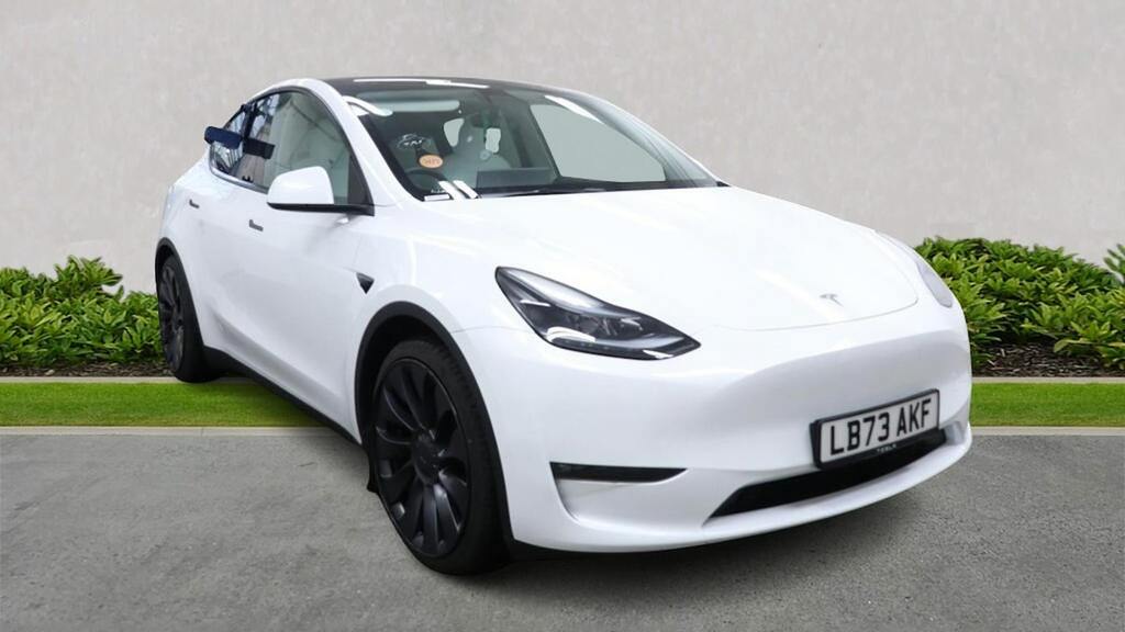 Tesla Model Y Dual Motor Performance Suv 4Wd White