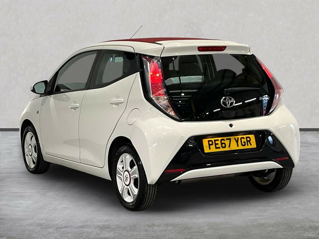 Toyota Aygo 1.0 Vvt-i X-claim Funroof Euro 6 White #2