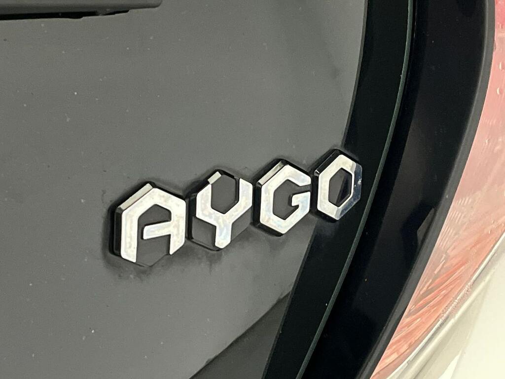 Toyota Aygo Hatchback 1.0 Red #35