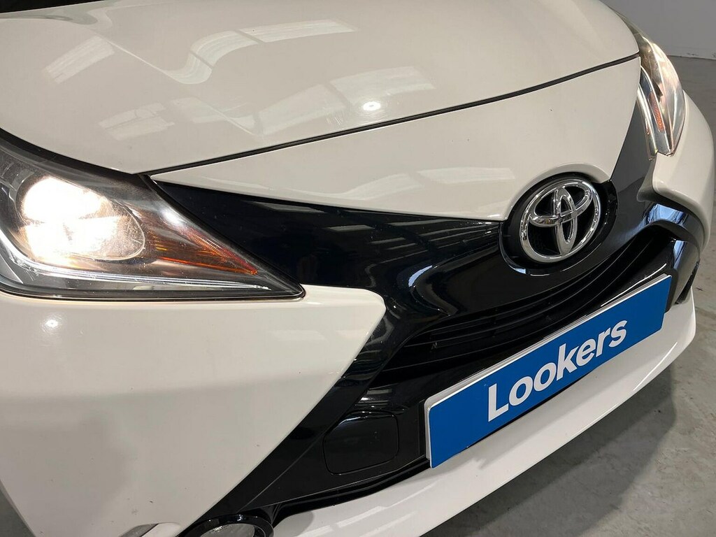 Toyota Aygo Hatchback 1.0 Red #33