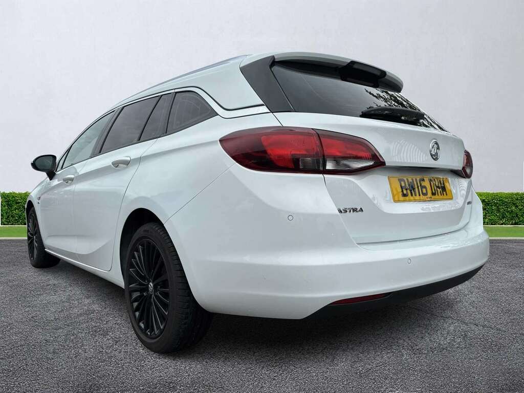 Vauxhall Astra 1.4T 16V 150 Elite Nav White #2