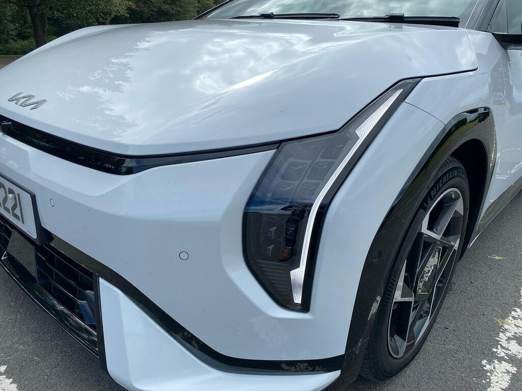 Kia EV4 Air Red #33