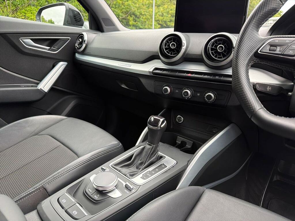 Audi Q2 Tfsi Cod Black Edition Black #13