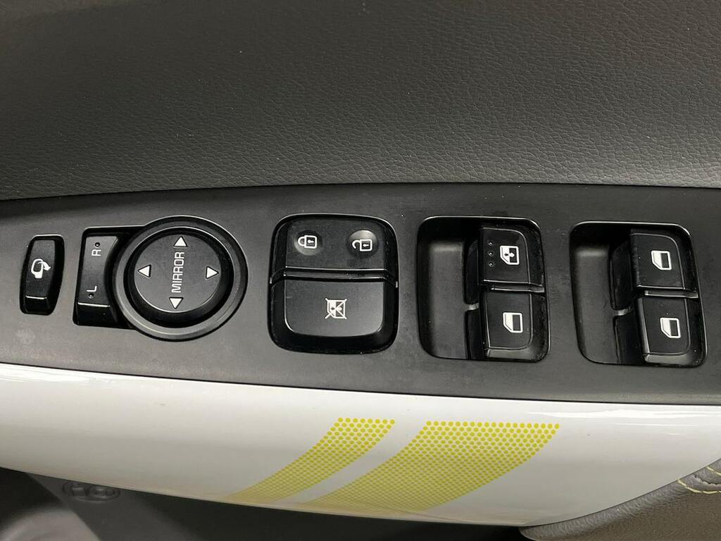 Kia Picanto 2 White #21