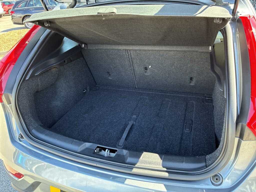 Volvo V40 Hatchback #16
