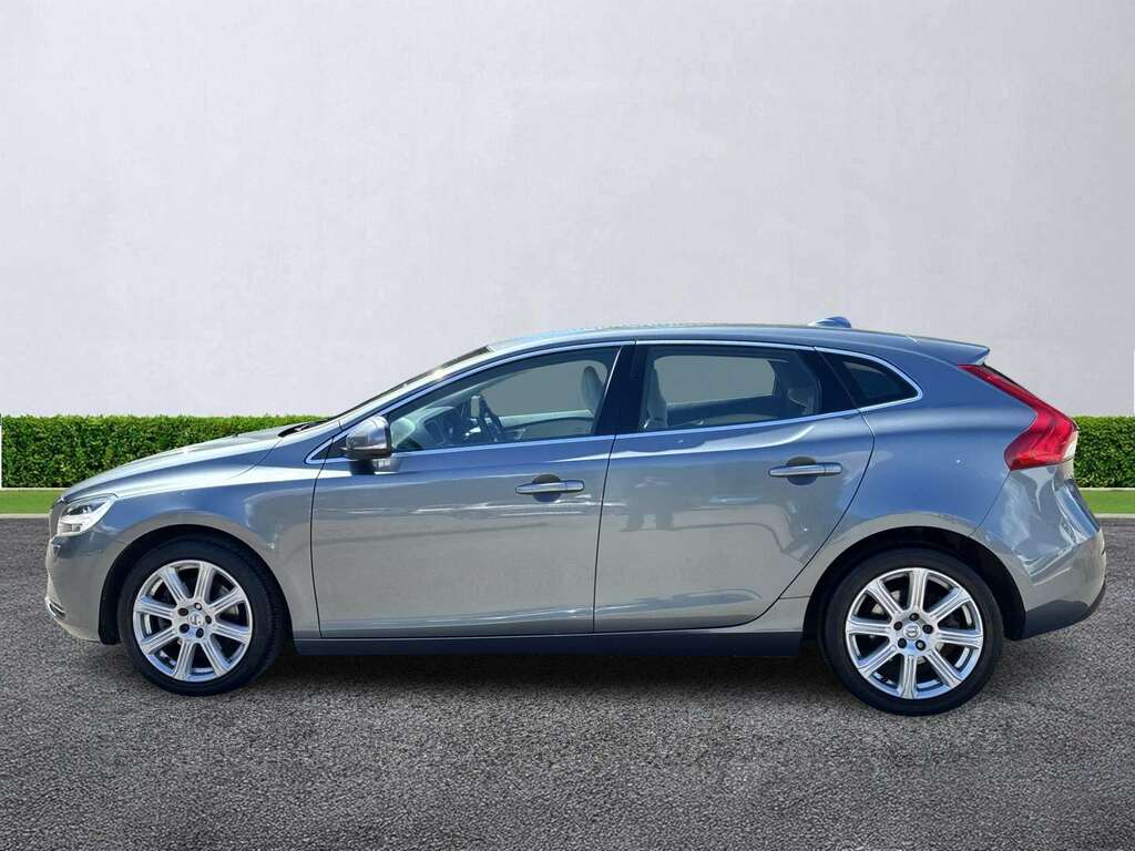 Volvo V40 Hatchback #18