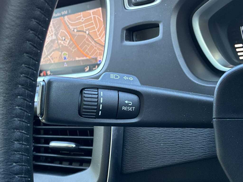 Volvo V40 Hatchback #25