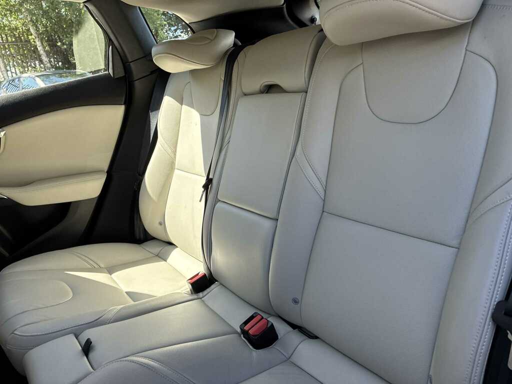 Volvo V40 Hatchback #15