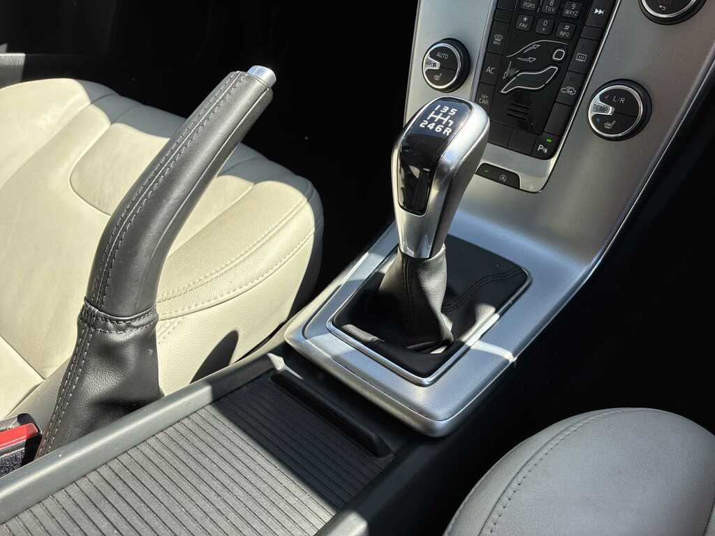Volvo V40 Hatchback #12