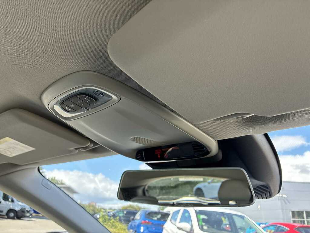 Volvo V40 Hatchback #13