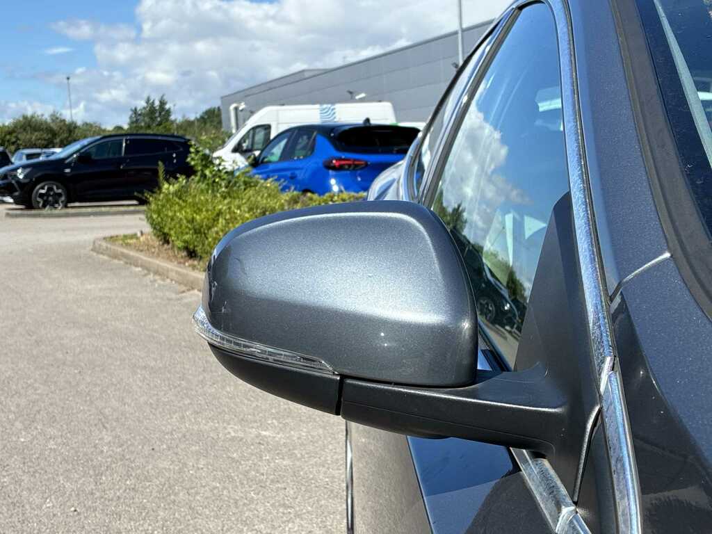 Volvo V40 Hatchback #30