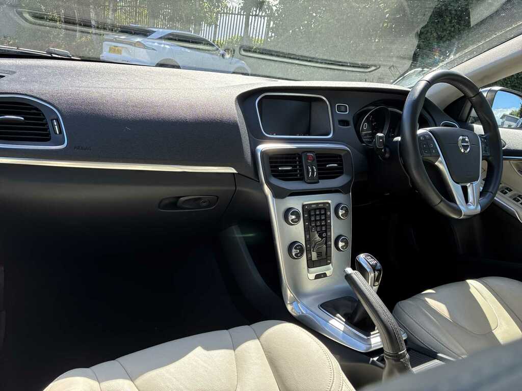 Volvo V40 Hatchback #7