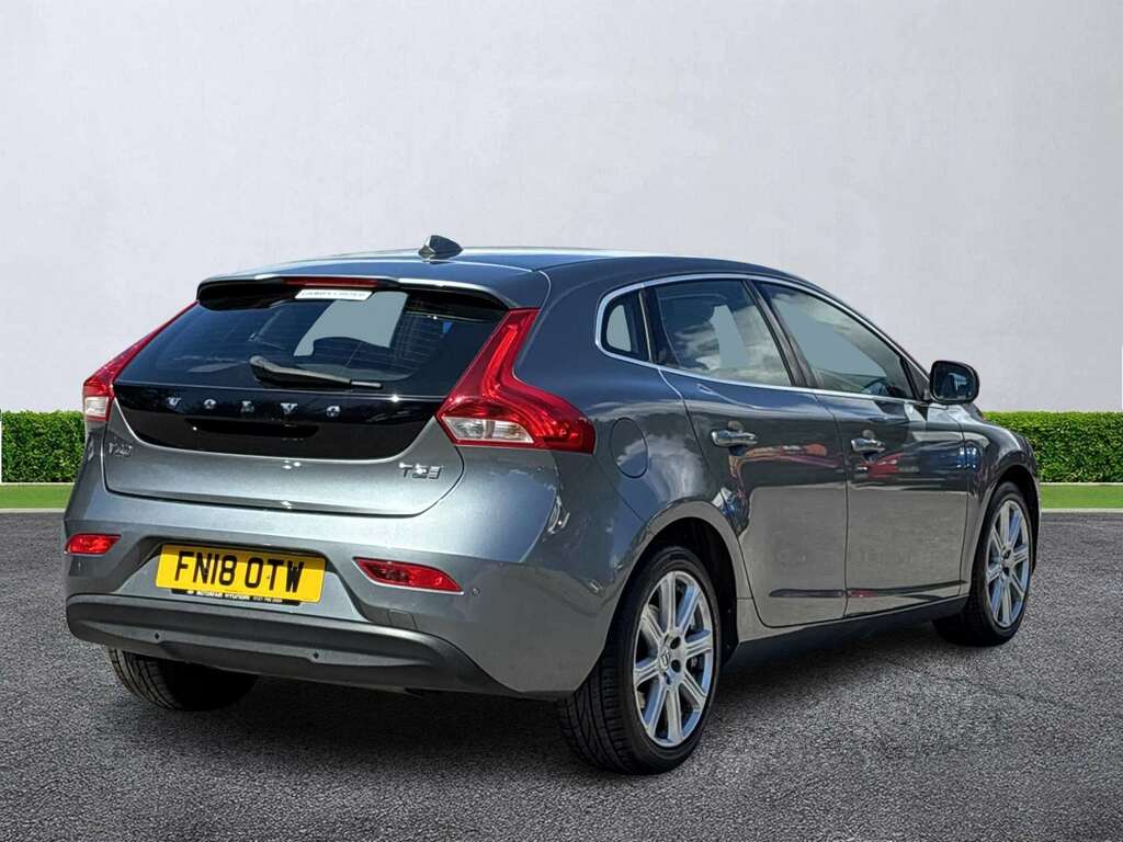 Volvo V40 Hatchback #17