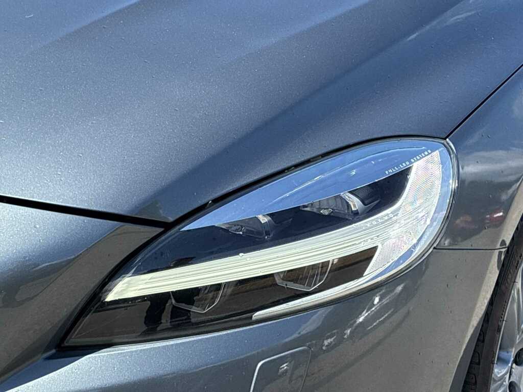 Volvo V40 Hatchback #27