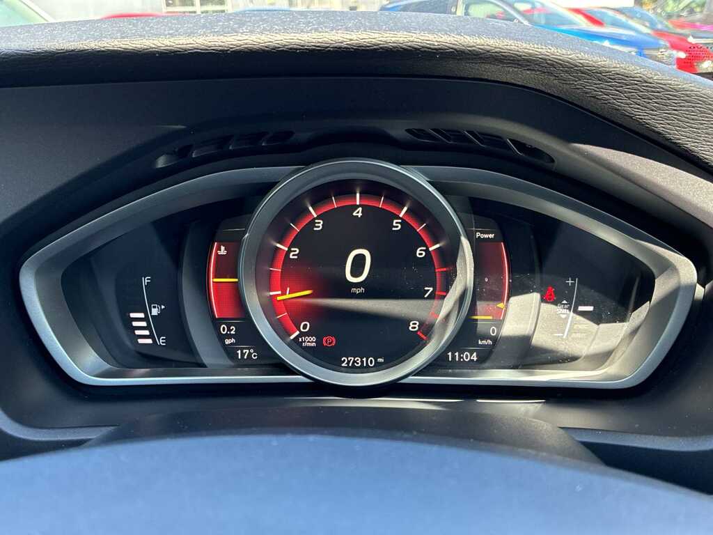Volvo V40 Hatchback #9