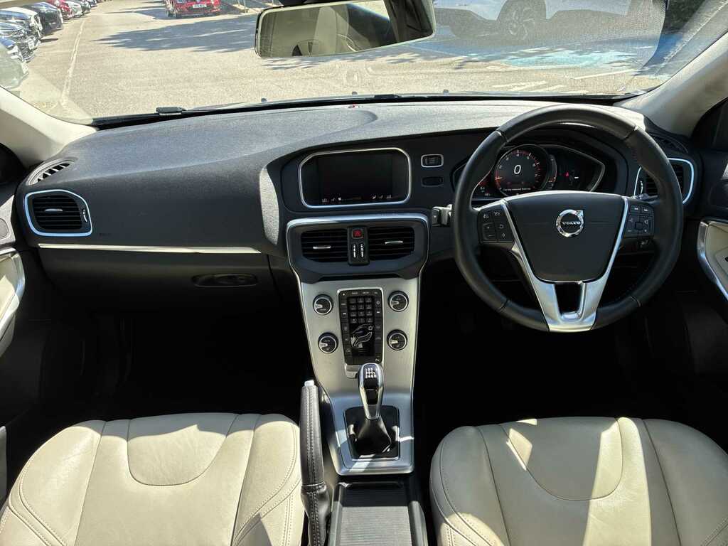 Volvo V40 Hatchback #8