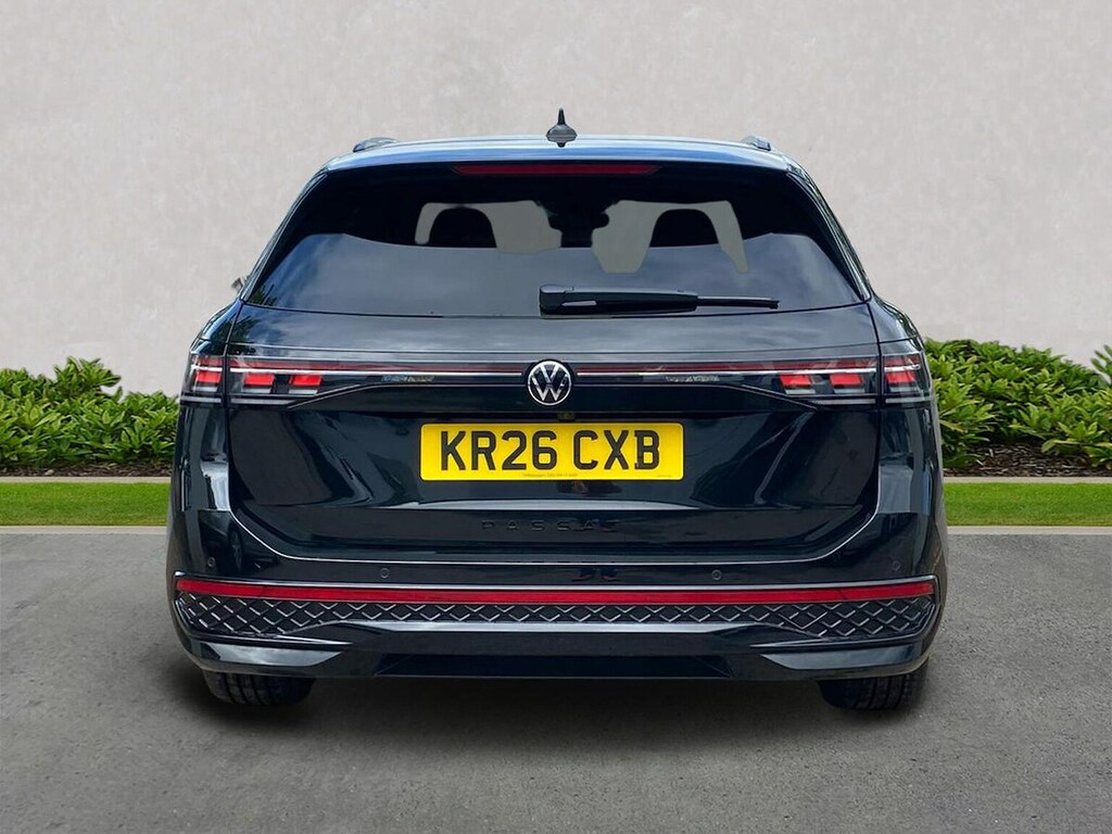Volkswagen Passat 1.5 Etsi Mhev R-line Estate Hybrid Dsg Black #4