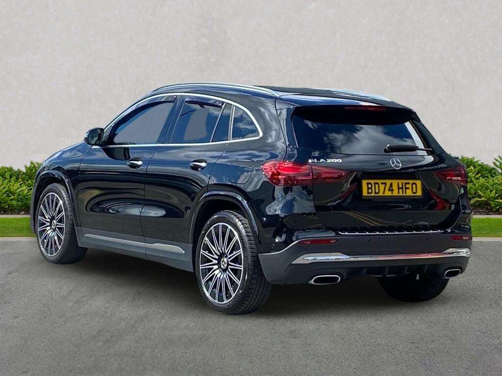 Mercedes-Benz GLA Class Gla 200 Amg Line Premium Black #2