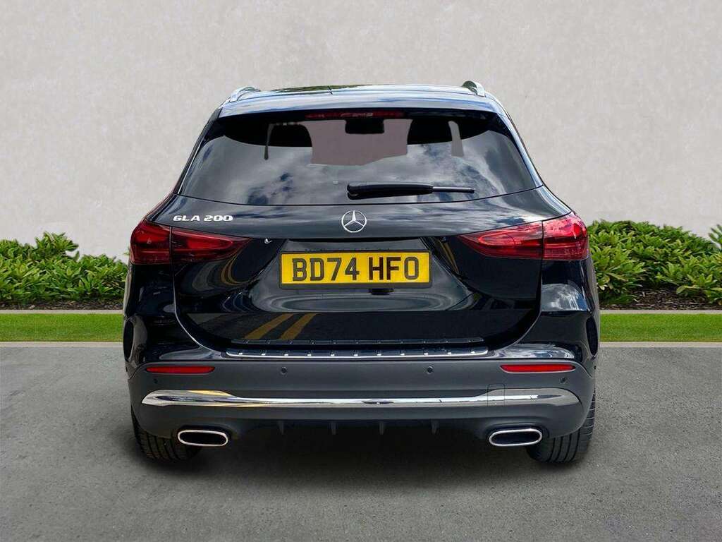 Mercedes-Benz GLA Class Gla 200 Amg Line Premium Black #4
