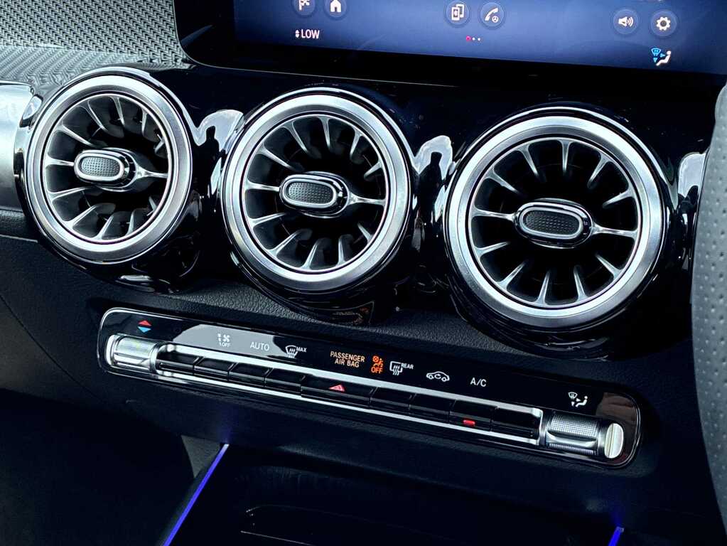 Mercedes-Benz GLB Class 200 Amg Line Premium Plus 7G-tronic Black #12