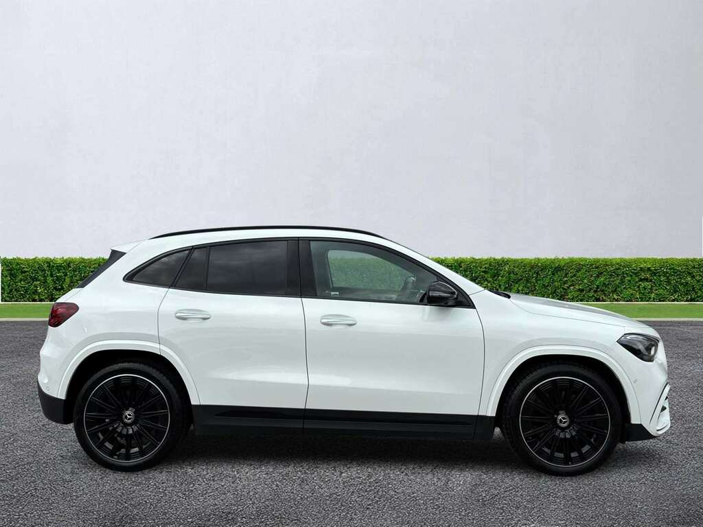 Mercedes-Benz GLA Class Gla 220D 4Matic Amg Line Premium Plus KR25ZYD White #3