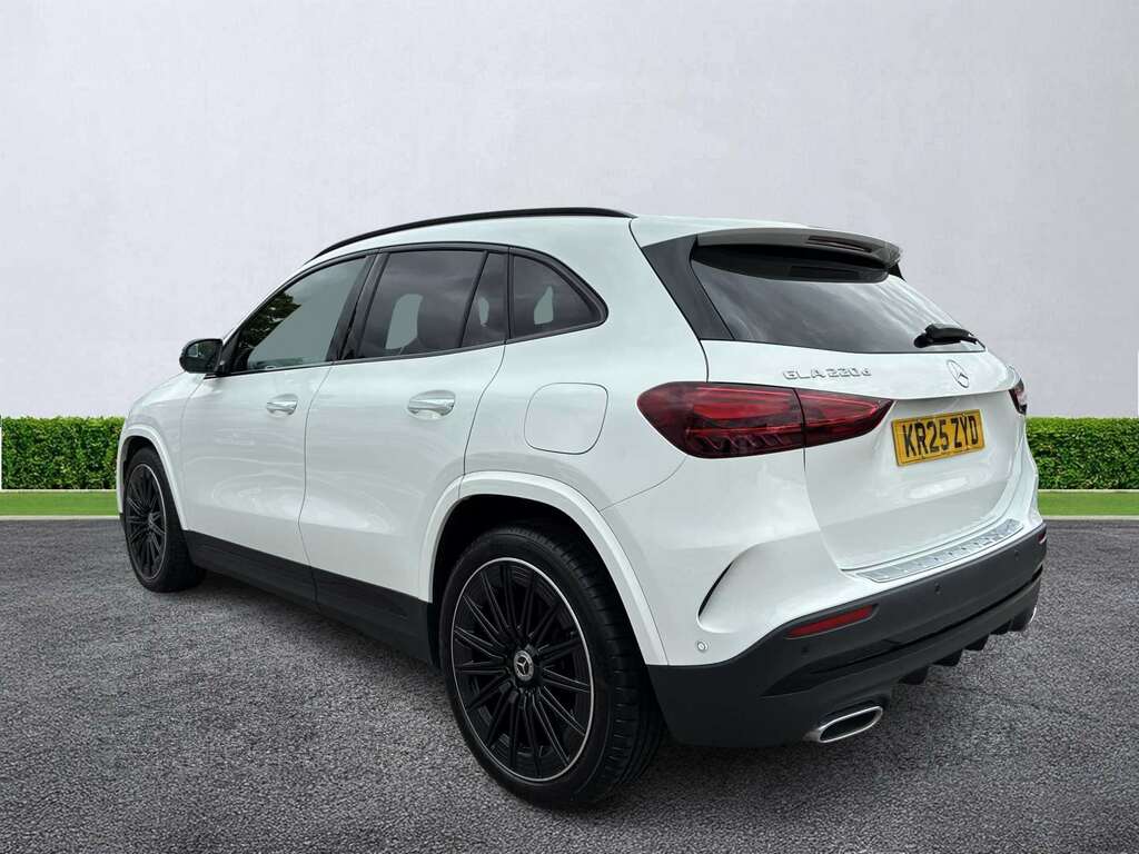 Mercedes-Benz GLA Class Gla 220D 4Matic Amg Line Premium Plus KR25ZYD White #2