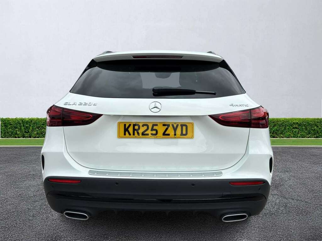 Mercedes-Benz GLA Class Gla 220D 4Matic Amg Line Premium Plus KR25ZYD White #4