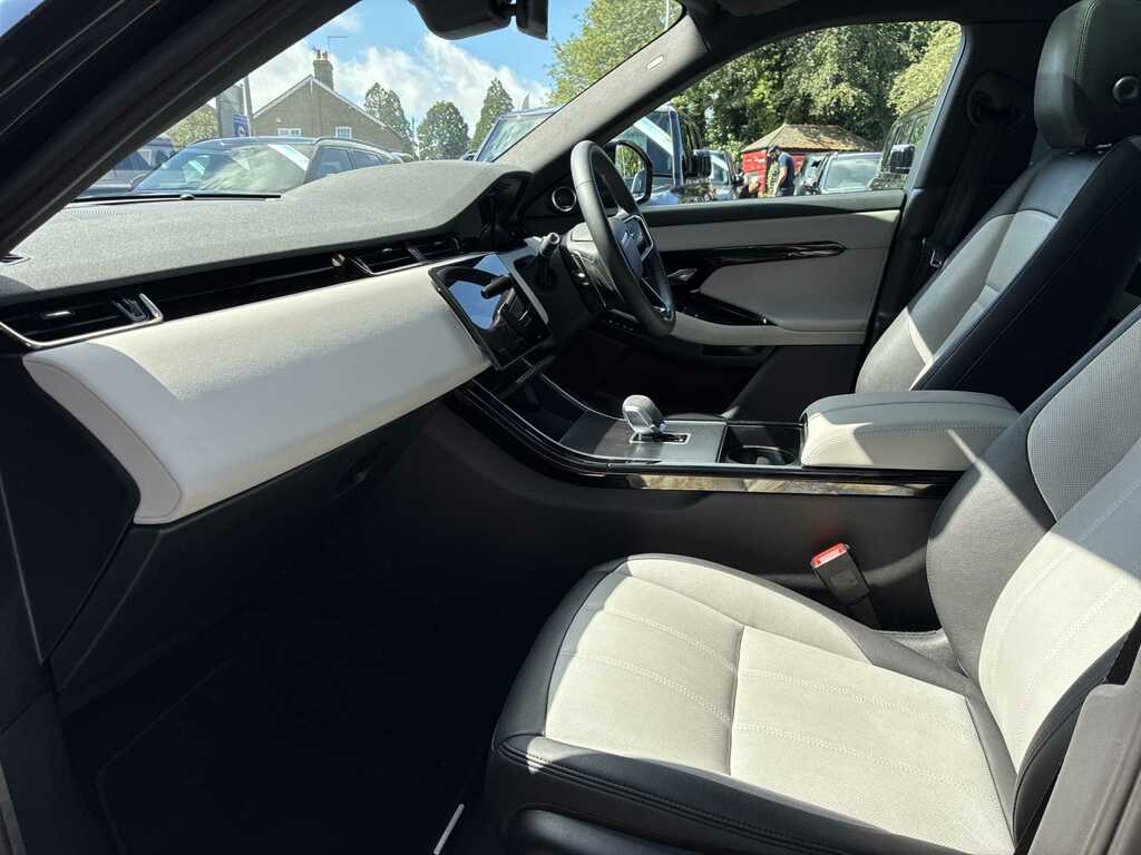Land Rover Range Rover Evoque 2.0 D200 Edition EY75FVA Black #3