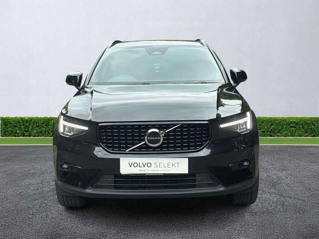 Volvo XC40 2.0 B3p Plus Dark RV75CEJ Black #2