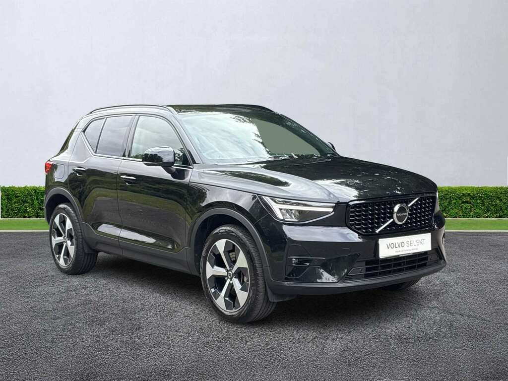 Volvo XC40 2.0 B3p Plus Dark RV75CEJ Black