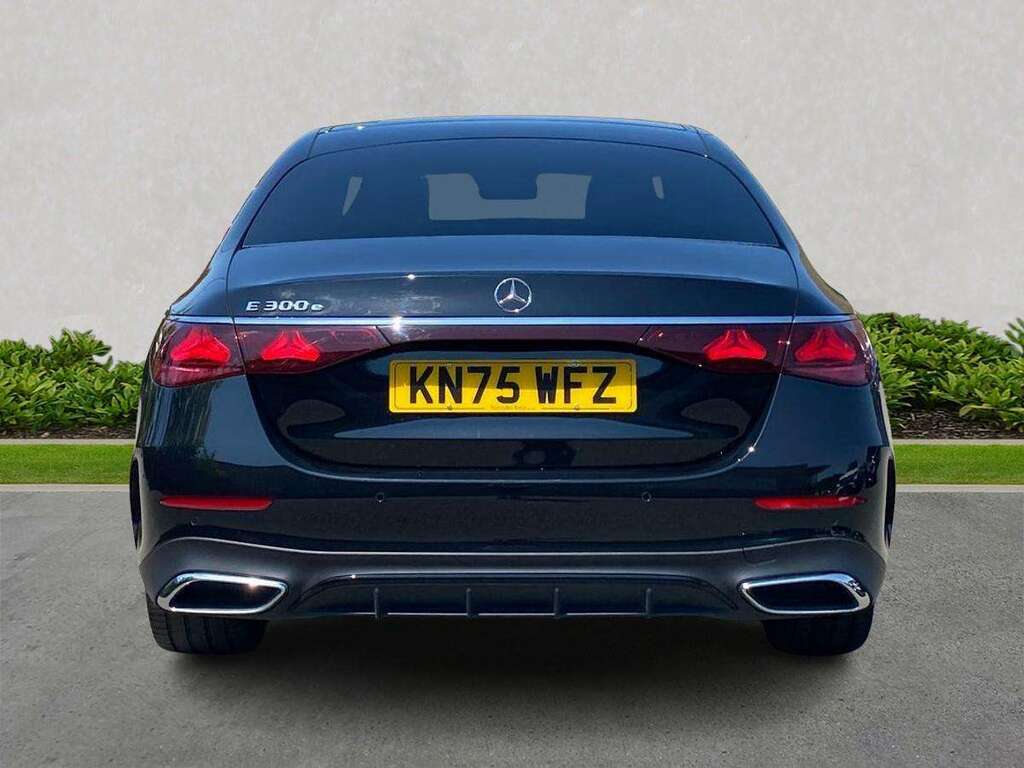 Mercedes-Benz E Class E300e Urban Edition 9G-tronic Black #4