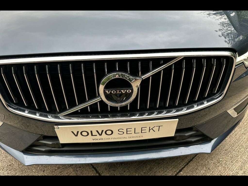 Volvo XC60 Momentum Blue #32