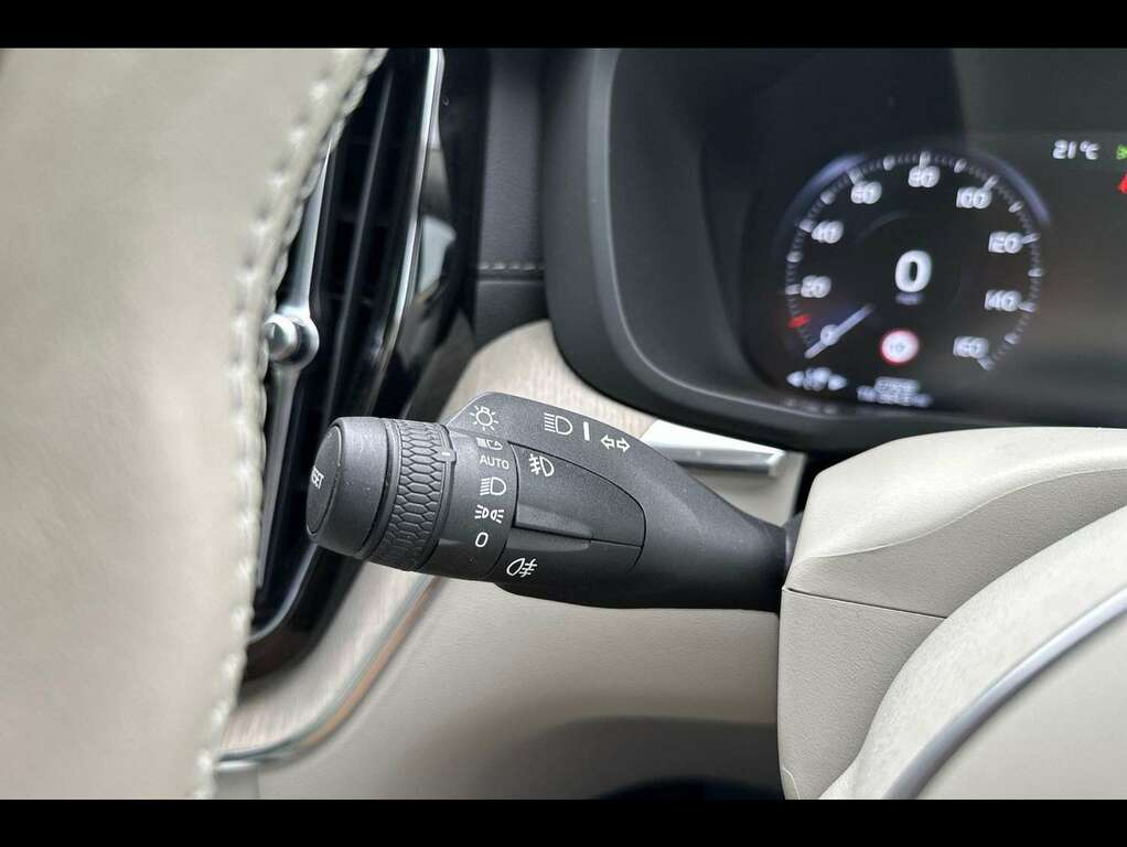 Volvo XC60 Momentum Blue #29