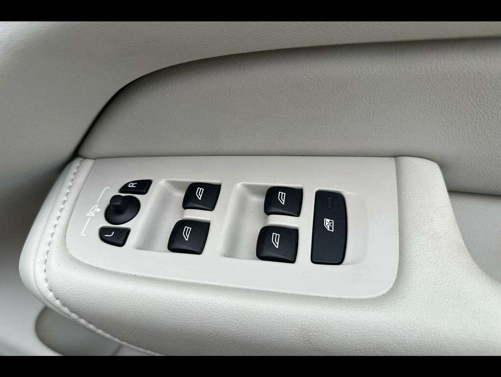 Volvo XC60 Momentum Blue #21