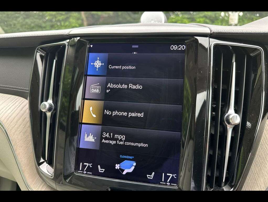 Volvo XC60 Momentum Blue #11