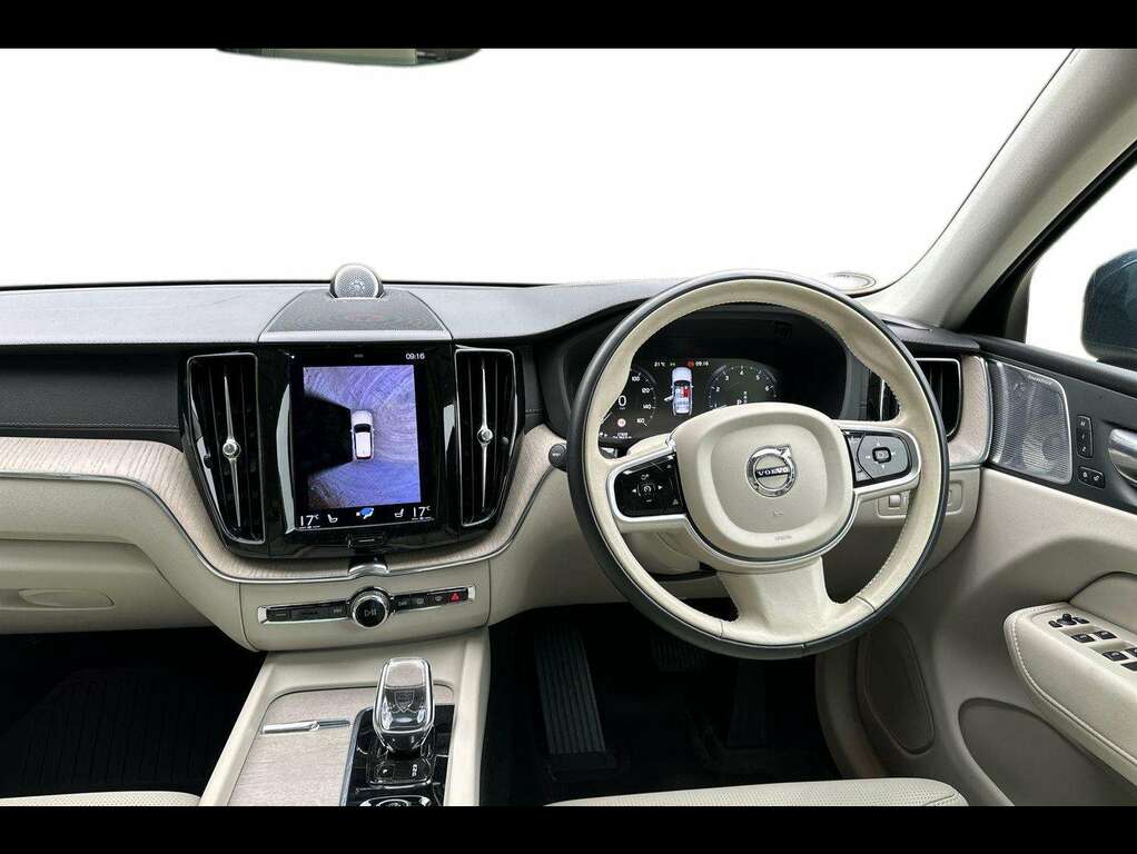 Volvo XC60 Momentum Blue #8