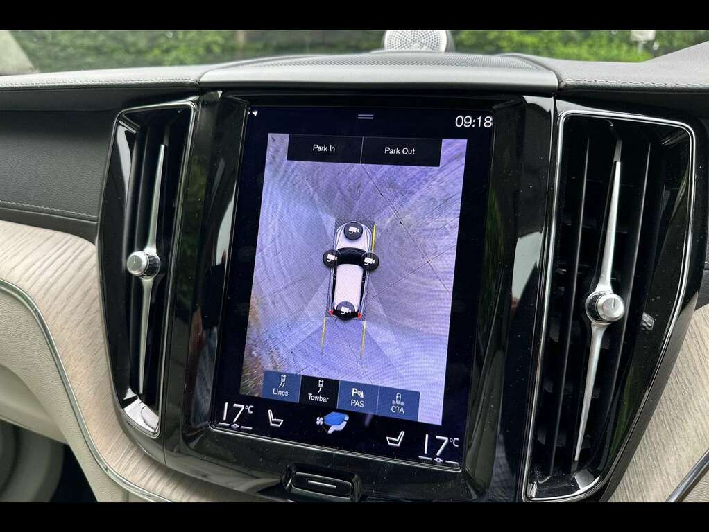 Volvo XC60 Momentum Blue #23