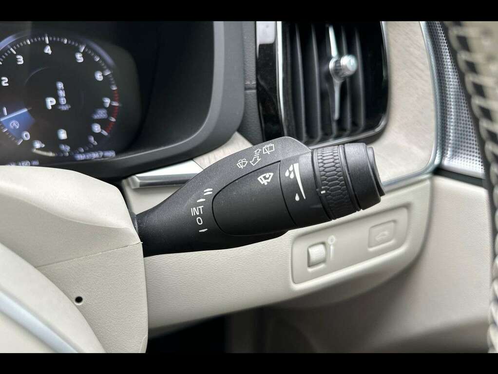 Volvo XC60 Momentum Blue #28
