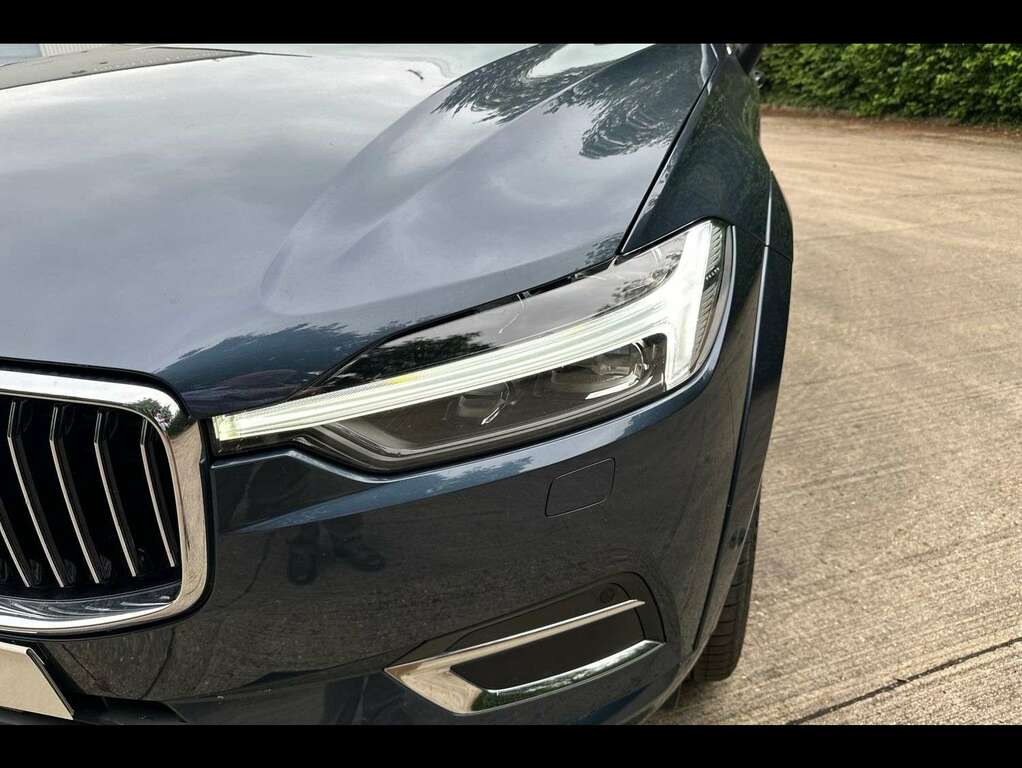 Volvo XC60 Momentum Blue #33