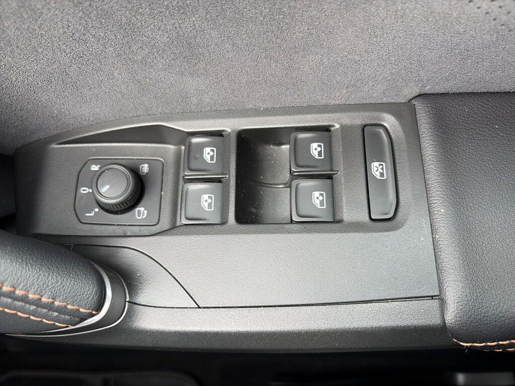 Cupra Leon 1.5 Ehybrid 25.8Kwh V1 Estate Plug In H Black #21