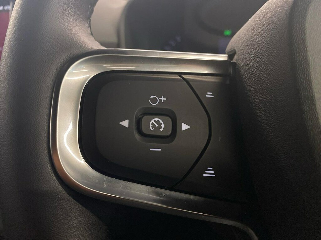 Volvo XC40 2.0 B4p Ultra Dark Blue #25