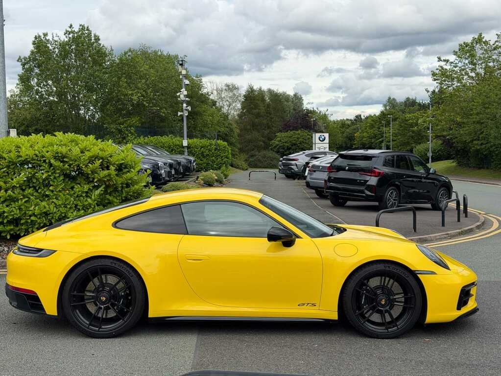 Porsche 911 911 Carrera Gts Green #9