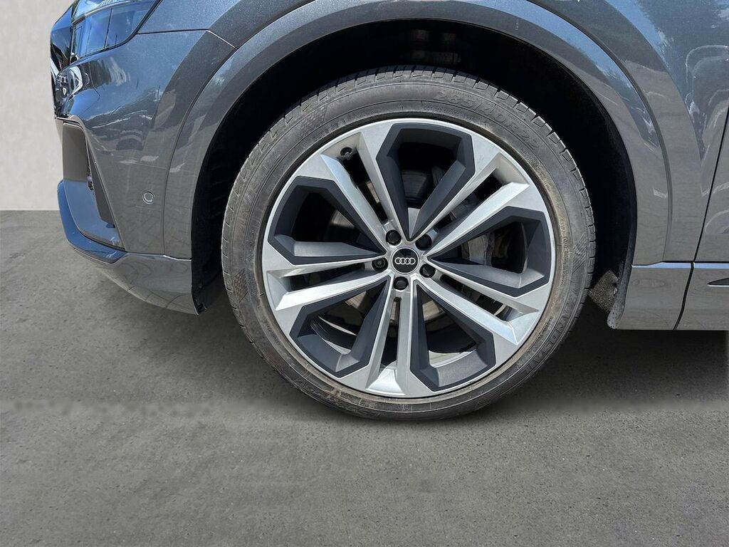 Audi Q8 e tron 300Kw 55 Quattro 114Kwh Black Edition Grey #6
