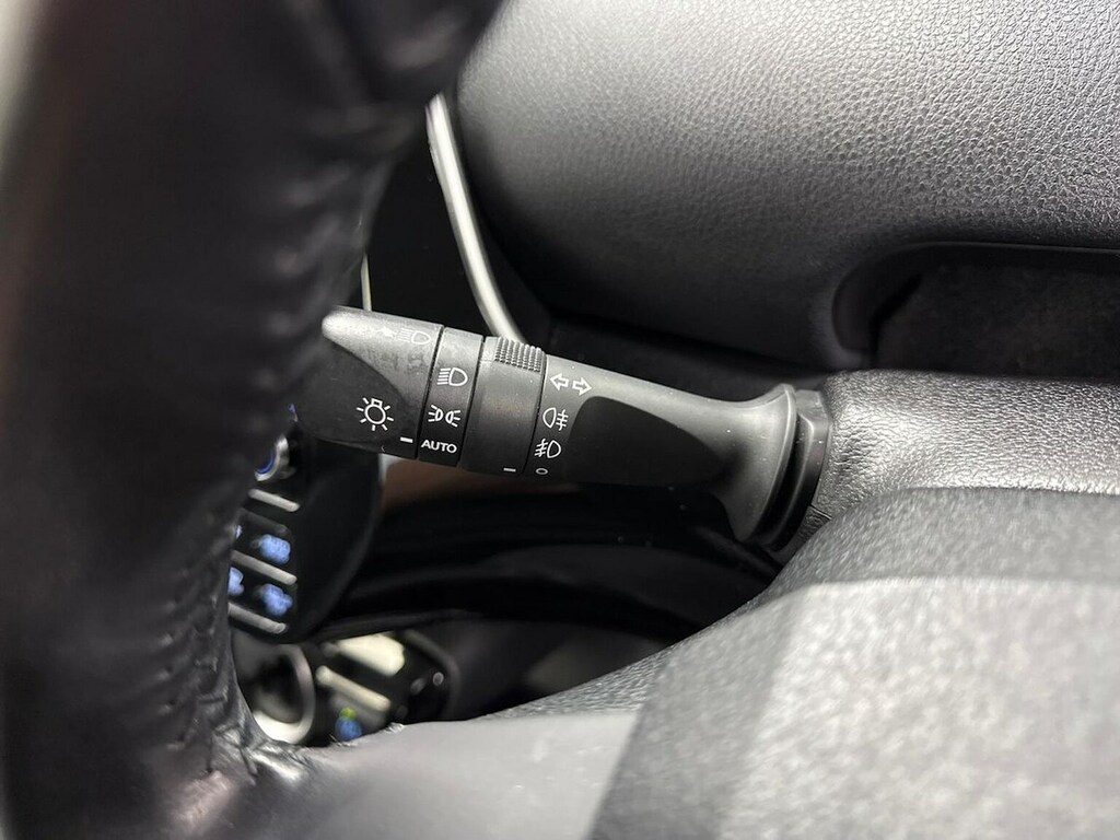 Toyota Prius 1.8 Vvti Excel Cvt Hatchback  #26