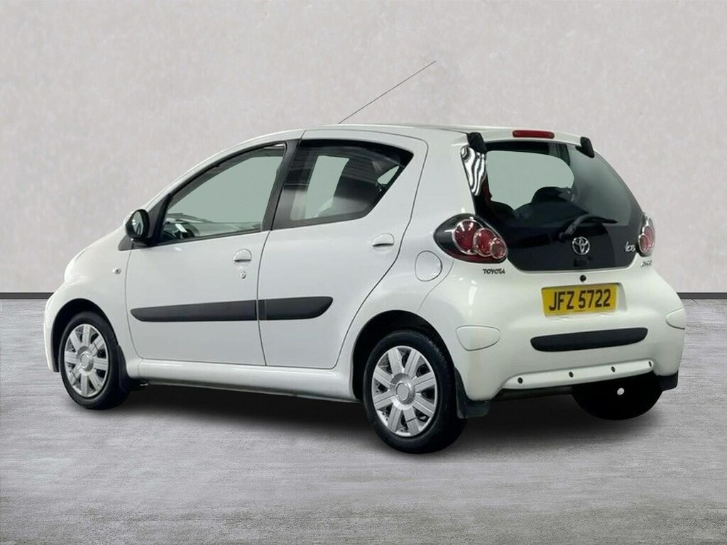 Toyota Aygo 1.0 Vvt-i Ice Hatchback Euro 5 White #2