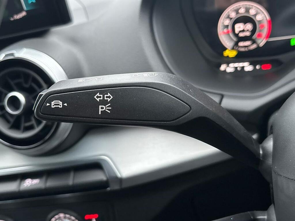 Audi Q2 35 Tfsi Black Edition 2025 Blue #28