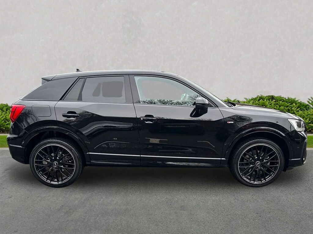 Audi Q2 35 Tfsi Black Edition 2025 Blue #3