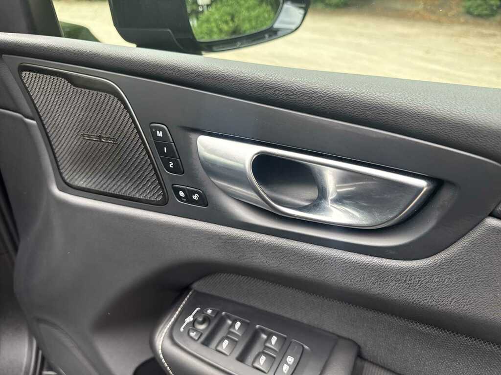 Volvo XC60 2.0 B5p Plus Dark Awd Geartronic Grey #6