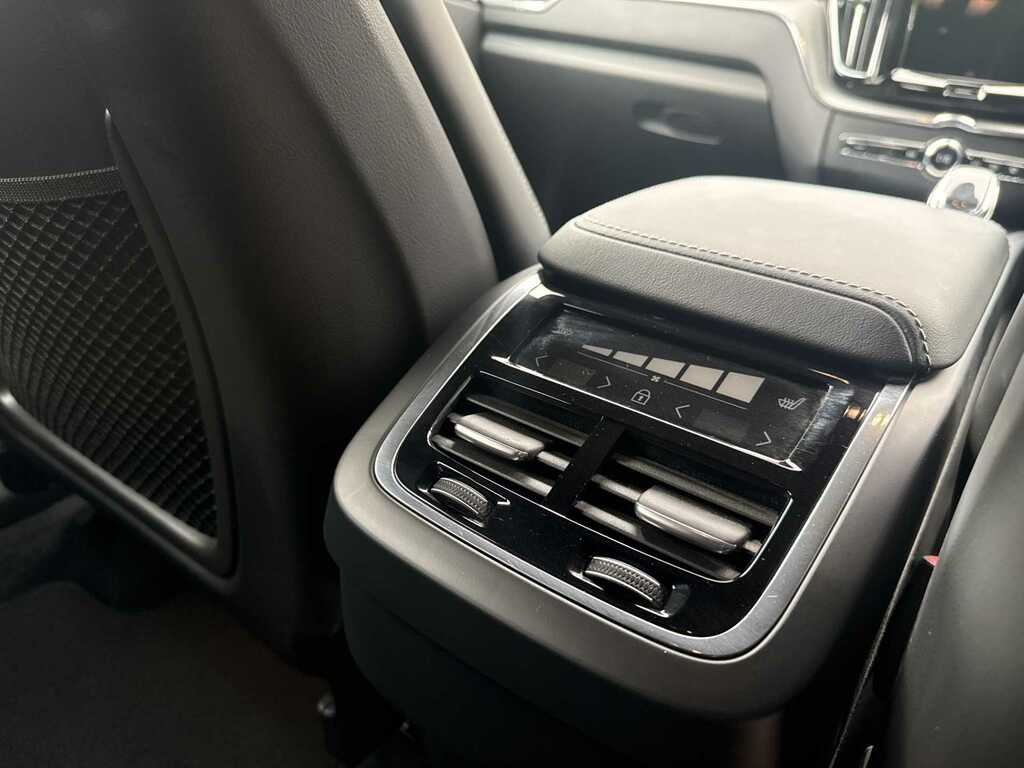 Volvo XC60 2.0 B5p Plus Dark Awd Geartronic Grey #31