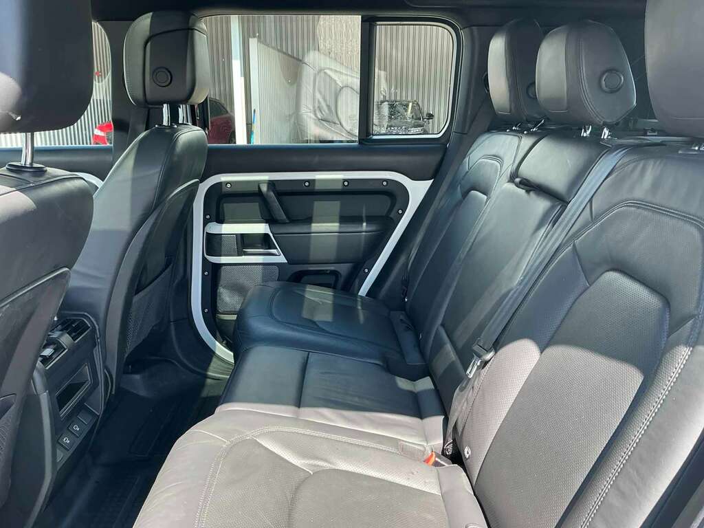 Land Rover Defender 110 3.0 D300 Hse 110 White #4